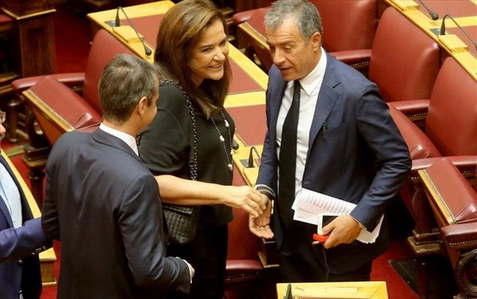 Ντόρα Μπακογιάννη-Σταύρος Θεοδωράκης: Η άγνωστη στιχομυθία τους στην Βουλή